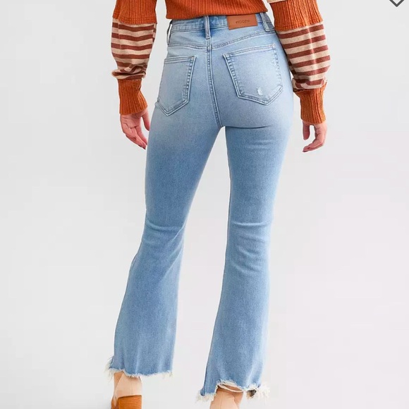 Hidden Happi Cropped Flare Stretch Jean - Size 30 - Picture 3 of 6